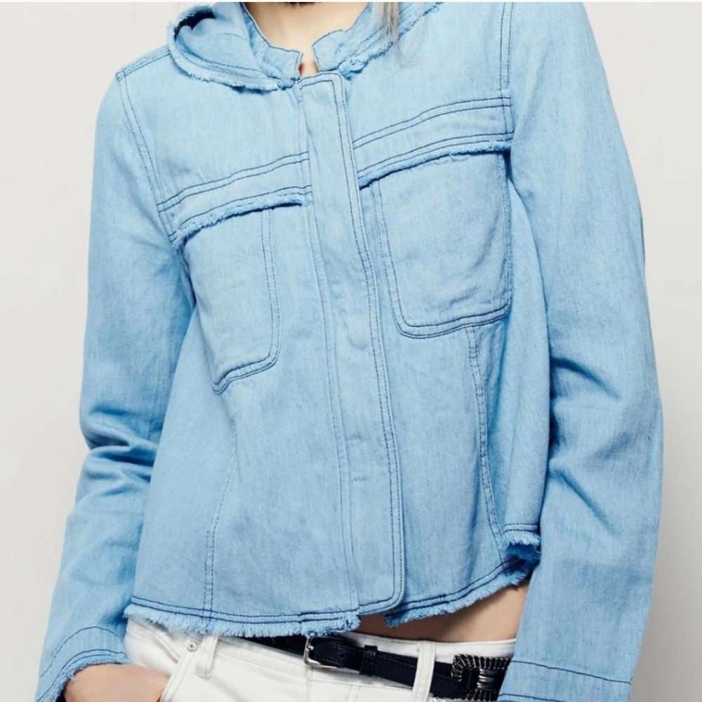 🐬 Free People Light Wash Denim Jacket